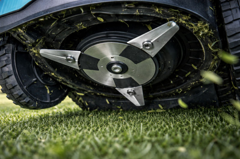 système coupe robot tondeuse